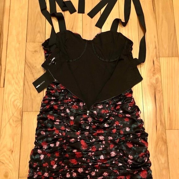 FASHION NOVA SEND ME ROSES BODY CON RUCHED MINI DRESS M NWT - Picture 8 of 14